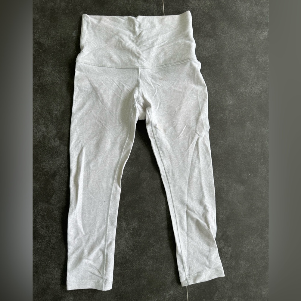 White paisley leggings size 4